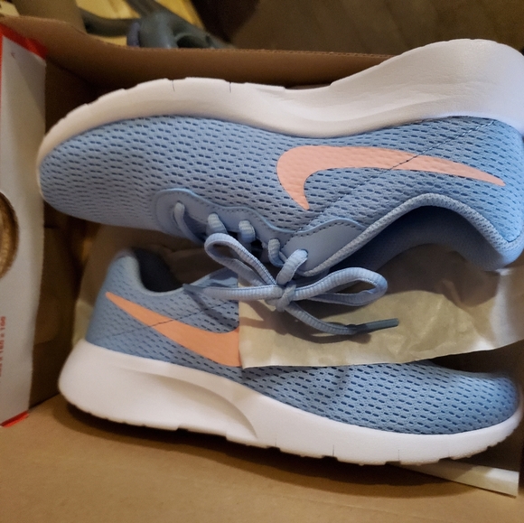 Nike sneakers - Picture 3 of 3